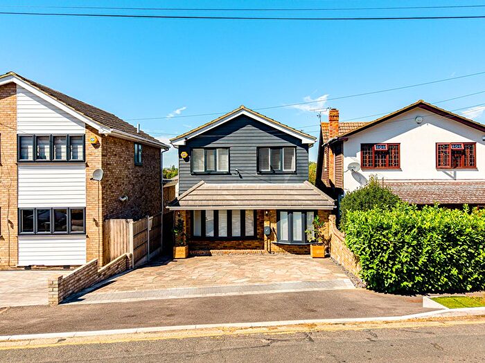 4 Bedroom Detached House For Sale In Crescent Road, Benfleet, SS7
