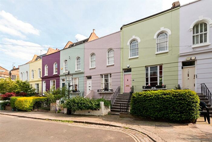 3 Bedroom Terraced House For Sale In St Anns Gardens, London, NW5