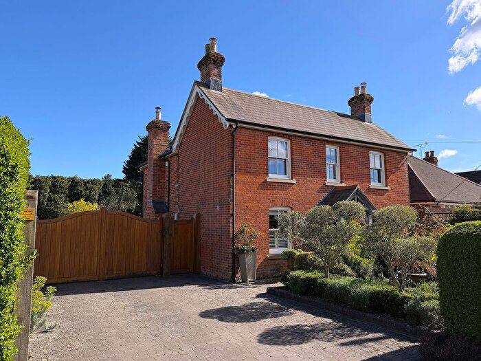 4 Bedroom Detached House For Sale In Oak Road, Dibden Purlieu, SO45