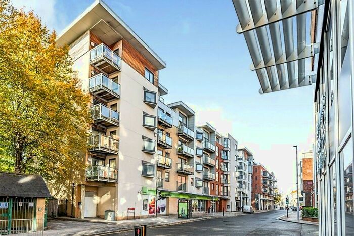 2 Bedroom Flat To Rent In High Street, Southampton, Hampshire, SO14