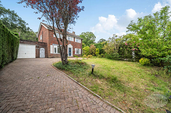 4 Bedroom Detached House For Sale In Robin Way, Wormley, Surrey, GU8