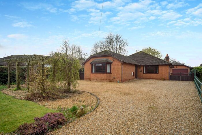 4 Bedroom Bungalow For Sale In Wedmans Lane, Rotherwick, Hook, Hampshire, RG27