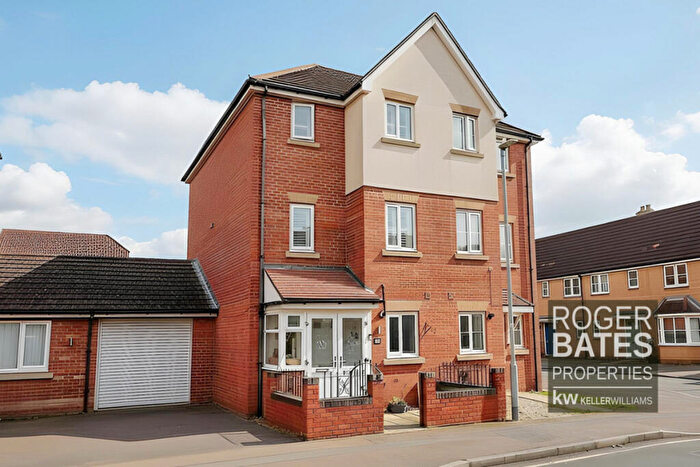 4 Bedroom Semi Detached House For Sale In Tallow Close, Dagenham, RM9