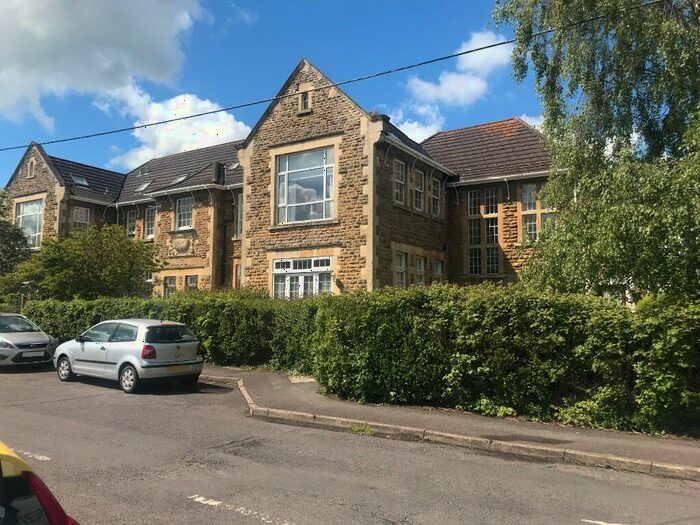 2 Bedroom Apartment To Rent In Green Lane, Frome, Somerset, BA11