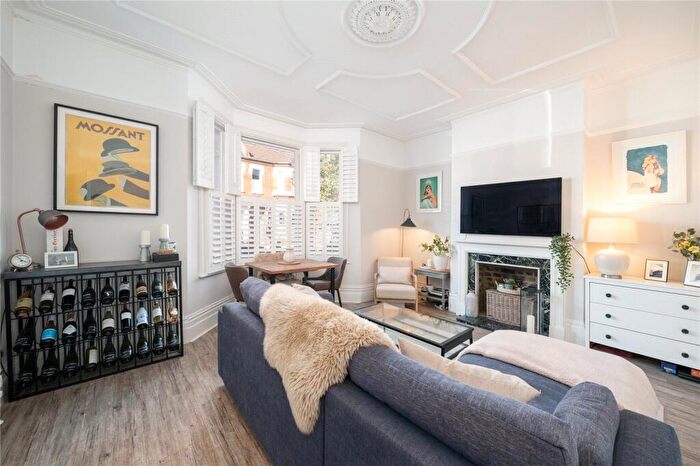 1 Bedroom Apartment For Sale In Longbeach Road, London, SW11