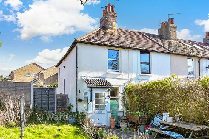 2 Bedroom End Of Terrace House For Sale In Bush Road, Cuxton, Rochester, Kent, ME2