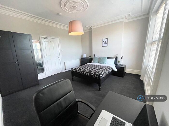 6 Bedroom Terraced House To Rent In Oxnam Crescent, Newcastle Upon Tyne, NE2