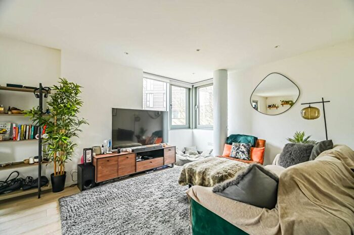 2 Bedroom Flat To Rent In East Road, Hackney, London, N1