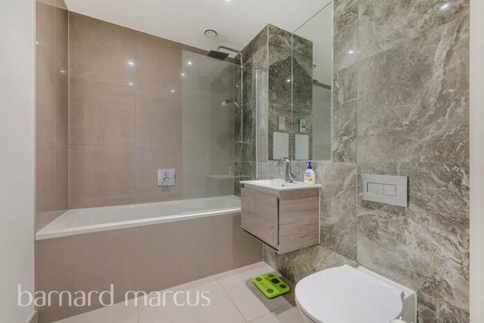 2 Bedroom Flat To Rent In Blagdon Road, New Malden, KT3