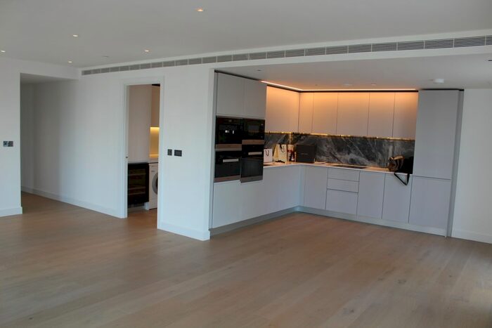 3 Bedroom Flat To Rent In Wood Ln, London, W12