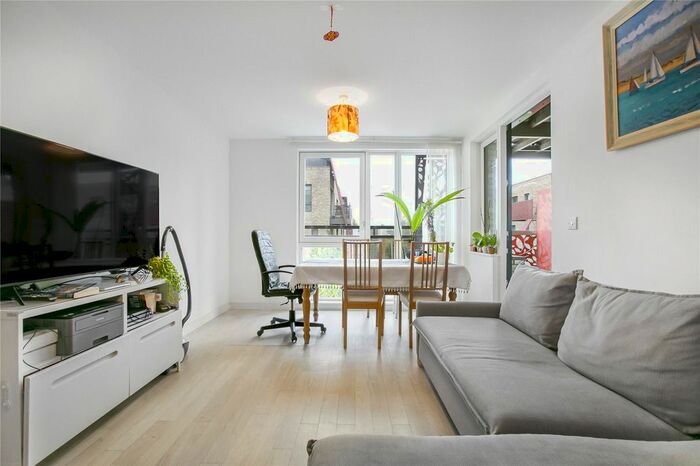 2 Bedroom Flat To Rent In Campion House, Blondin Way, London, SE16