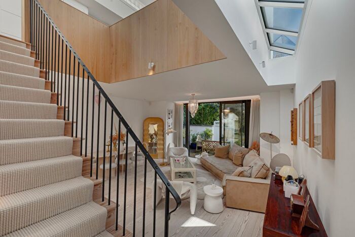 4 Bedroom Semi Detached House For Sale In Haydens Place, London, W11