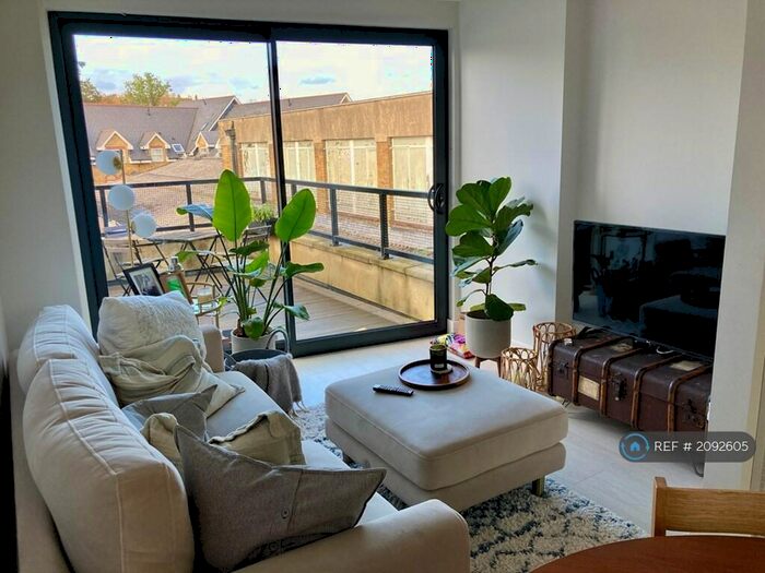 2 Bedroom Maisonette To Rent In Vale End, London, SE22