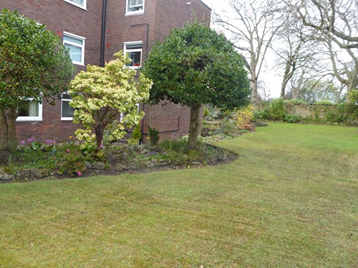 2 Bedroom Flat To Rent In Rosemount Close, Oxton, CH43