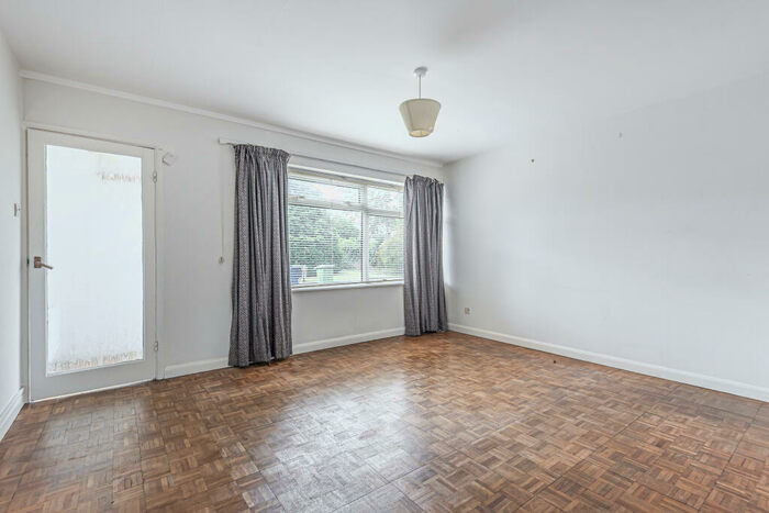 2 Bedroom Flat To Rent In Nursery Close, Headington, Oxford, OX3