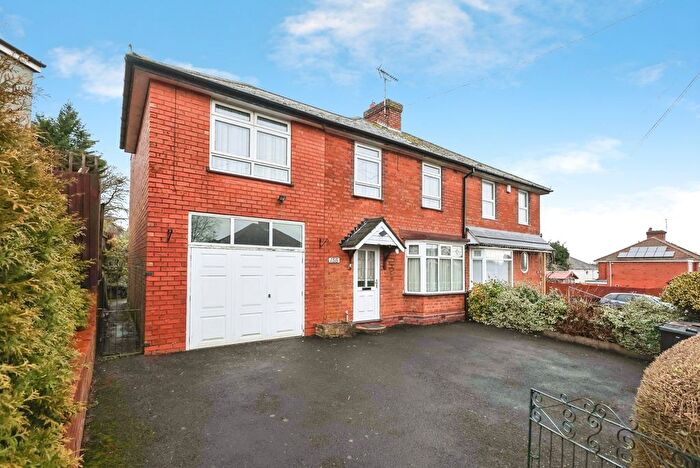 4 Bedroom Semi Detached House For Sale In Norrington Road, Birmingham, West Midlands, B31