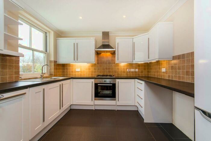 2 Bedroom Flat To Rent In Barry Road, East Dulwich, SE22