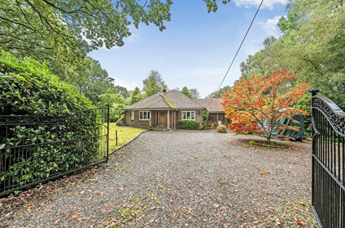 4 Bedroom Detached House For Sale In Barrow Hill Road, Copythorne, Southampton, Hampshire, SO40