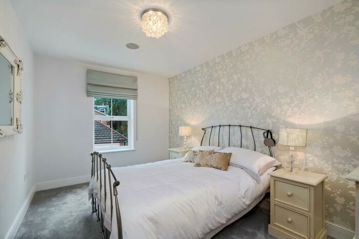 4 Bedroom House To Rent In Castle Mews, Weybridge, KT13