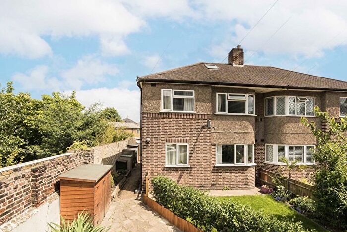 2 Bedroom Flat To Rent In Cheltenham Avenue, Twickenham, TW1