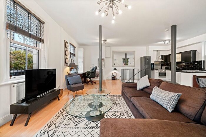 3 Bedroom Flat To Rent In Duke Of Suffolk House, Hawkstone Road, SE16