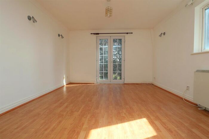 2 Bedroom Flat To Rent In Beecham Place, TN38