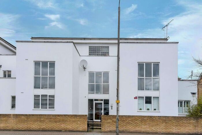 2 Bedroom Flat To Rent In Penwith Road, London, SW18