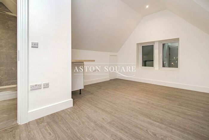 Studio To Rent In Cann Hall Road, London, E11