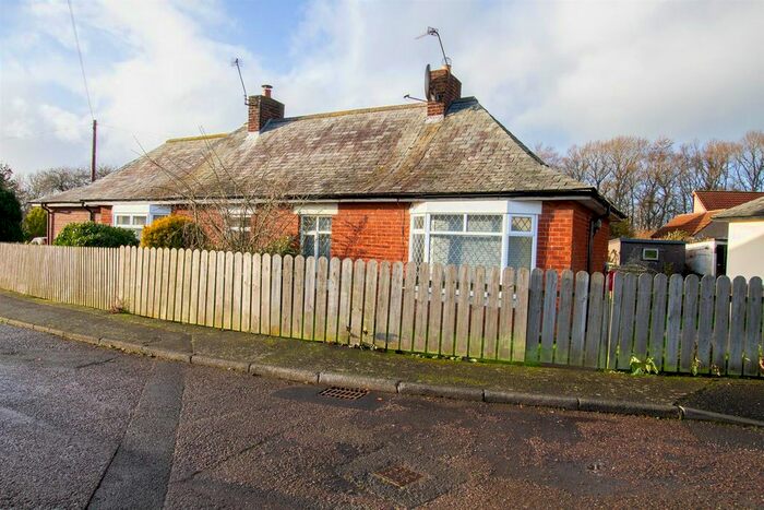 1 Bedroom Semi-Detached Bungalow For Sale In The Crescent, Horncliffe, Berwick-Upon-Tweed, TD15