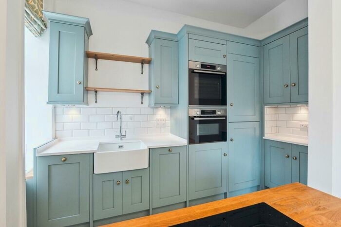 2 Bedroom Flat To Rent In Crow Road, Broomhill, Glasgow, G11