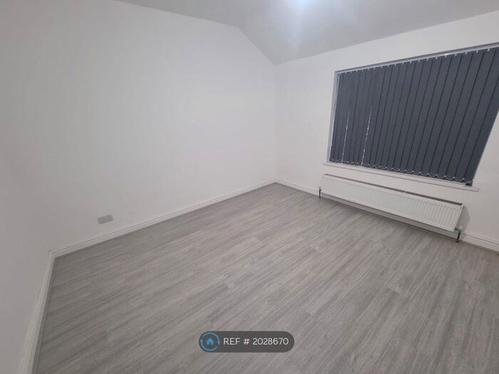 3 Bedroom Semi-Detached House To Rent In Springfield Crescent, West Bromwich, B70