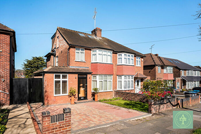 5 Bedroom Semi Detached House For Sale In Winchmore Hill Road, Southgate, N14