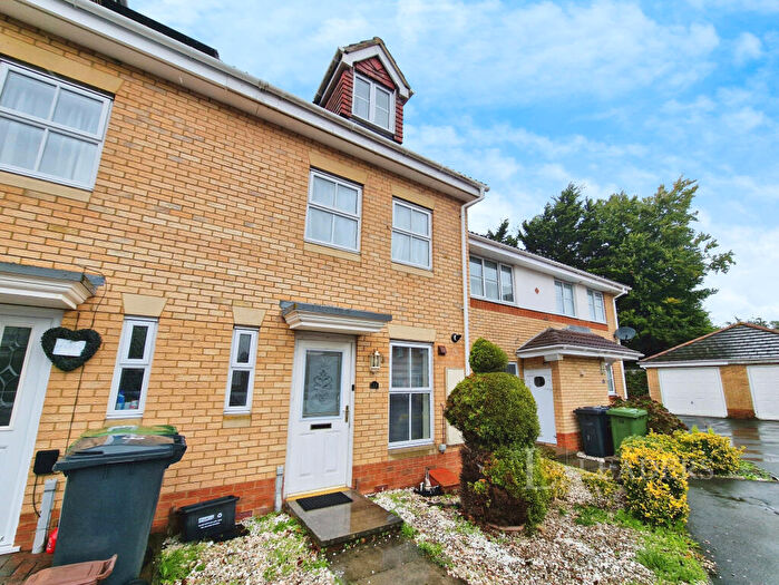 4 Bedroom Terraced House To Rent In Cedar Road, SO50