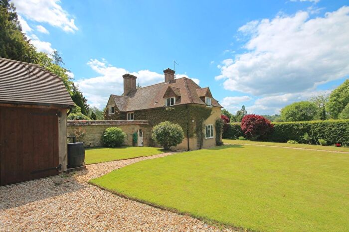 3 Bedroom Semi-detached House To Rent In Stuart Way, East Grinstead, RH19
