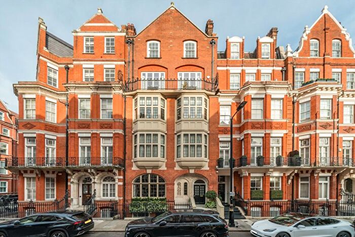 3 Bedroom Flat To Rent In Green Street, Mayfair, W1K