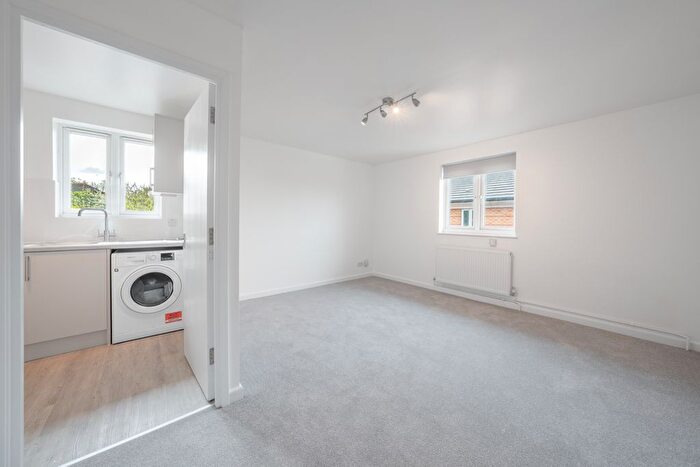 1 Bedroom Flat To Rent In Swynford Gardens, London, NW4