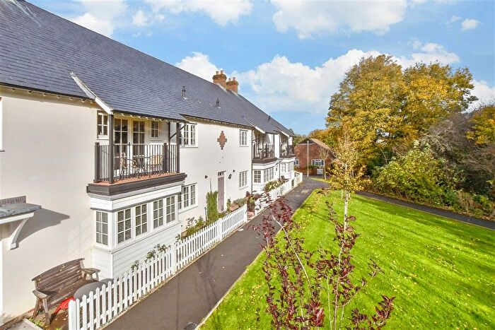 2 Bedroom Flat For Sale In Three Fields Road, Tenterden, Kent, TN30