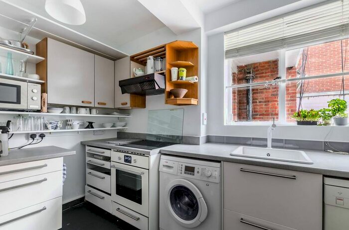 2 Bedroom Flat To Rent In Southampton Row, Bloomsbury, London, WC1B