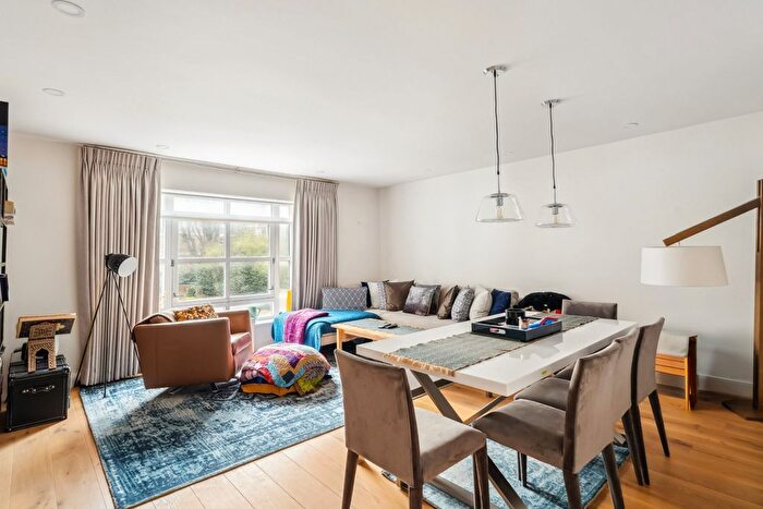 2 Bedroom Flat For Sale In Trinity Court, Gloucester Terrace, W2