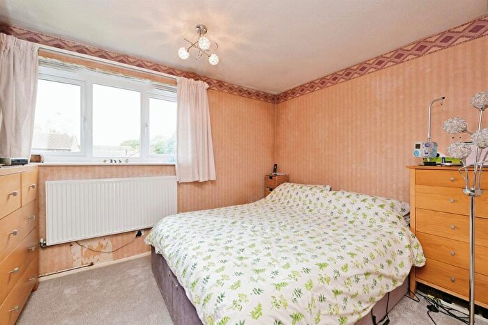 2 Bedroom Semi-Detached House For Sale In Manorfield Close, Northampton, NN3