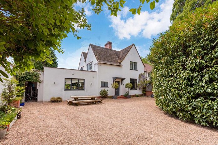 3 Bedroom Semi-Detached House For Sale In Henley Road, Maidenhead, SL6