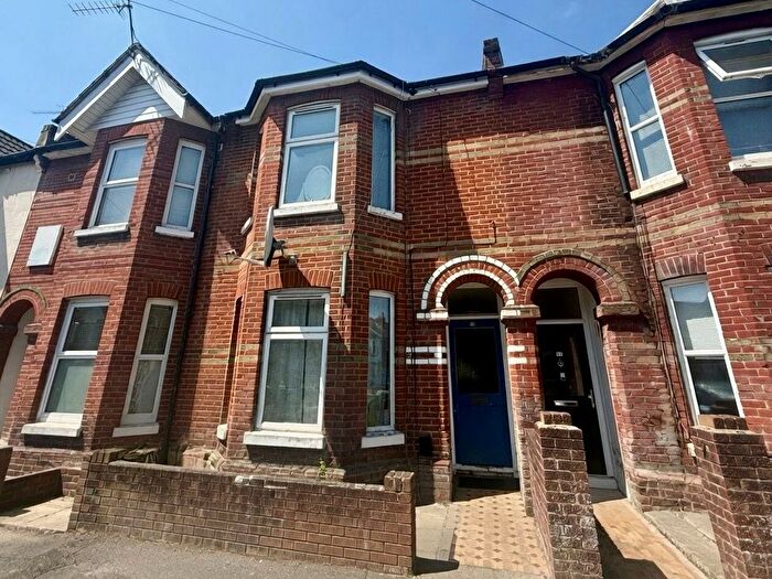 3 Bedroom Terraced House To Rent In Thackeray Road, Southampton, SO17