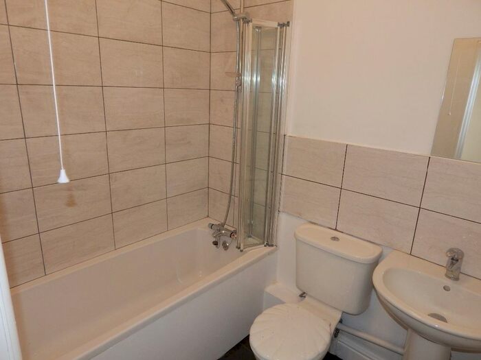 2 Bedroom Flat To Rent In Low Road, Doncaster, DN4