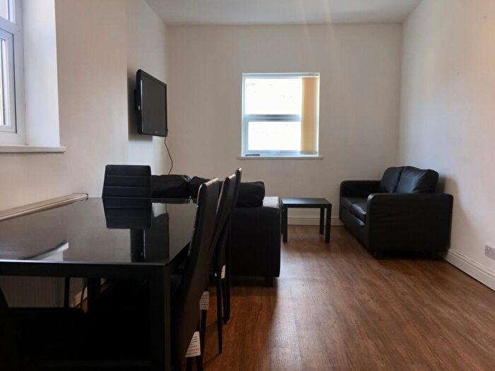 5 Bedroom Maisonette To Rent In Heaton Road, Heaton, Newcastle Upon Tyne, NE6