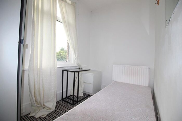 3 Bedroom Flat To Rent In Second Avenue, London, E17