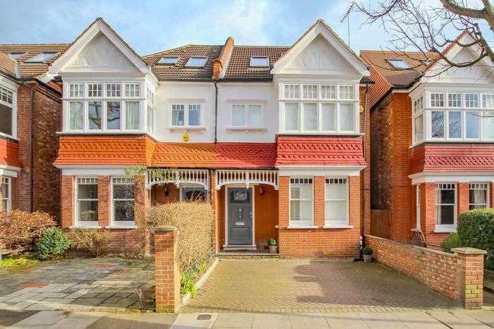 5 Bedroom Property To Rent In Lyncroft Gardens, London, W13