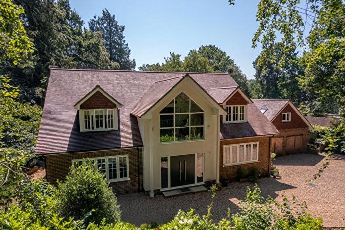 4 Bedroom Detached House For Sale In The Avenue, Fleet, GU51
