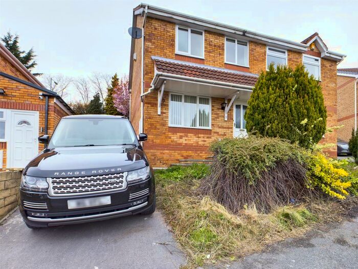 3 Bedroom Semi-Detached House To Rent In Ploughmans Croft, Bradford, BD2