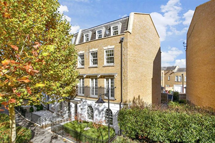 4 Bedroom End Of Terrace House For Sale In Brockwell Avenue, Beckenham, Kent, BR3