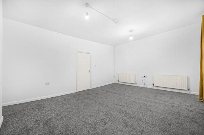 1 Bedroom Flat To Rent In Lower Clapton Road (), Flat, Hackney, E5